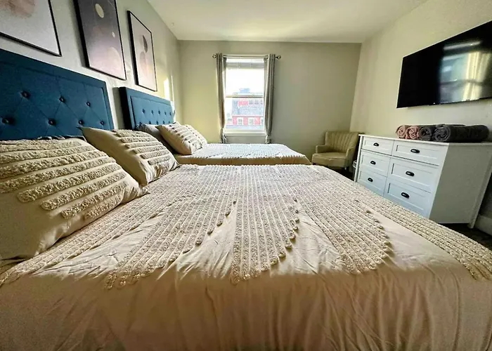 Family-Friendly 4Br Retreat Sleeps 12, Private Yard, Garage, Close To Stadiums, Casino & Downtown