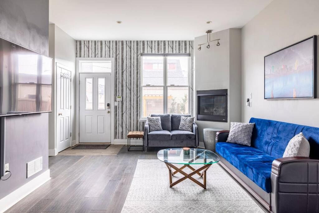 Ferienhaus Family-friendly 4br Retreat Sleeps 12, Private Yard, Garage, Close To Stadiums, Casino & Downtown
