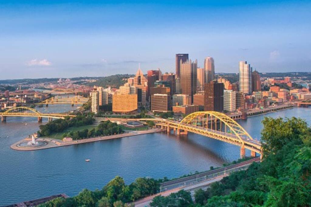 Ferienhaus Family-friendly 4br Retreat Sleeps 12, Private Yard, Garage, Close To Stadiums, Casino & Downtown Pittsburgh
