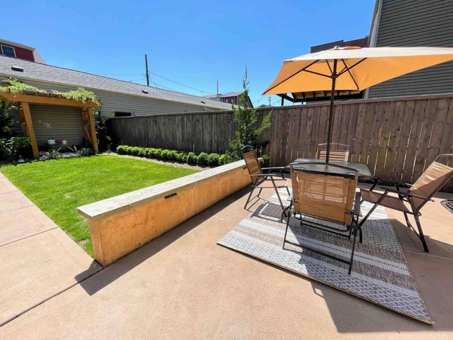Ferienhaus Family-friendly 4br Retreat Sleeps 12, Private Yard, Garage, Close To Stadiums, Casino & Downtown *