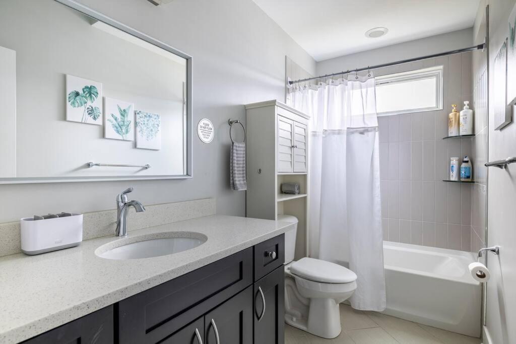 Family-friendly 4br Retreat Sleeps 12, Private Yard, Garage, Close To Stadiums, Casino & Downtown Pittsburgh