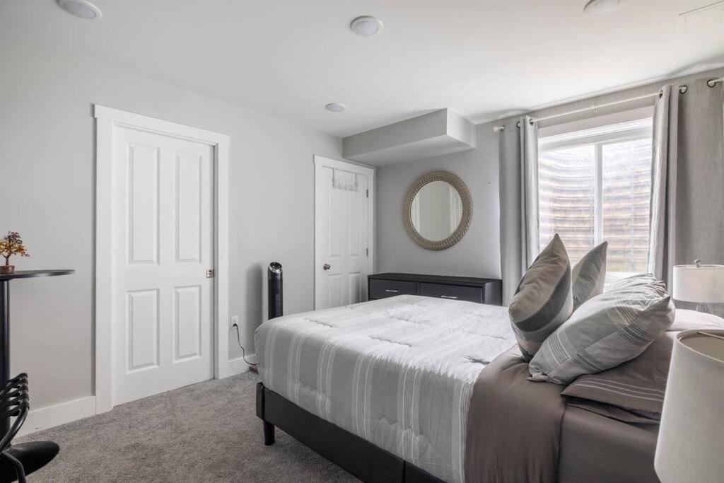Family-friendly 4br Retreat Sleeps 12, Private Yard, Garage, Close To Stadiums, Casino & Downtown