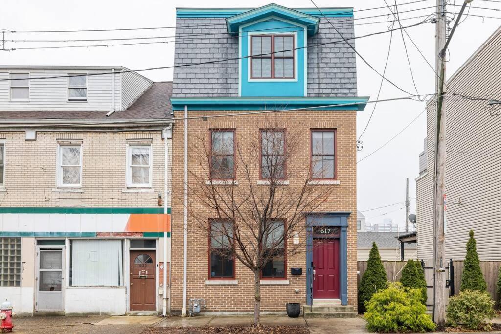 Family-friendly 4br Retreat Sleeps 12, Private Yard, Garage, Close To Stadiums, Casino & Downtown Ferienhaus