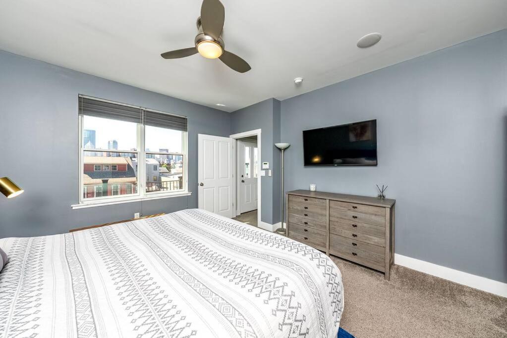 Family-friendly 4br Retreat Sleeps 12, Private Yard, Garage, Close To Stadiums, Casino & Downtown Ferienhaus