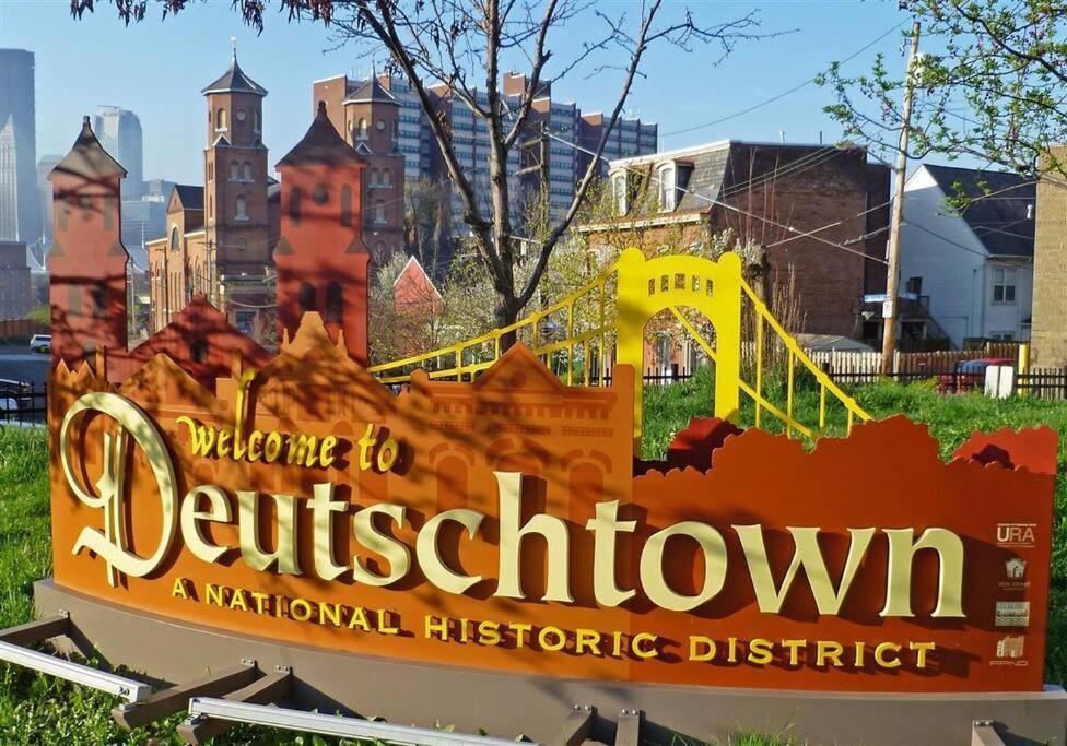 Ferienhaus Family-friendly 4br Retreat Sleeps 12, Private Yard, Garage, Close To Stadiums, Casino & Downtown Pittsburgh