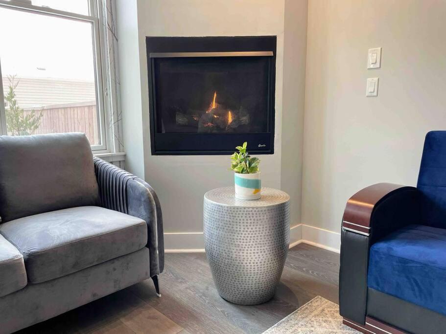Family-friendly 4br Retreat Sleeps 12, Private Yard, Garage, Close To Stadiums, Casino & Downtown Ferienhaus *