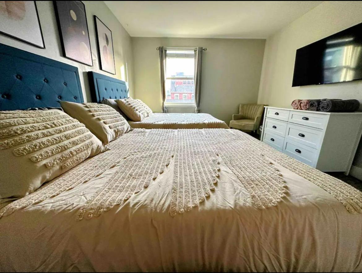 Family-friendly 4br Retreat Sleeps 12, Private Yard, Garage, Close To Stadiums, Casino & Downtown Ferienhaus